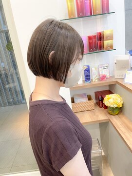 ピークス(PEAKS) 大人ボブミニボブ前下がりボブ切りっぱなし透明感ベージュ恵比寿