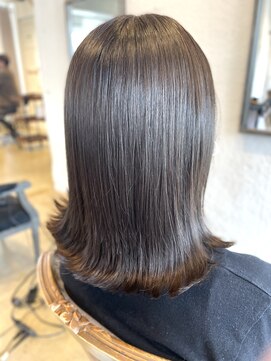 トランク(TRUNK) 【外ハネミディ×グレージュ】