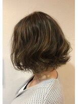 ムード(mood)&nbsp;クセを活かした大人女子のボブ&アレンジ