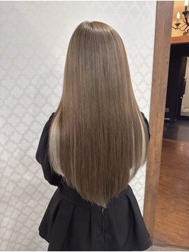 ブランシスヘアー(Bulansis Hair) オリーブベージュにミルクティーベージュのインナーカラー