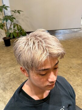 ジェットブラックキューサンロク(JET BLACK 936) 外国人風カラー×アップバンクの一体感