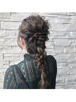 アールトゥーヘアー(art To Hair) 四つ編みアレンジ