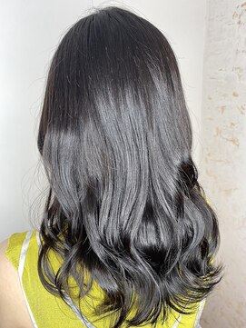 ジーナ 池袋(Zina) エアリーミディショートパーマ黒髪ホワイトアッシュ