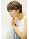 横顔美人ショートヘア