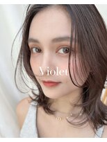 ミディアムレイヤーワンカールくすみカラー長めバングアレンジ