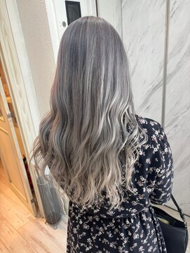 ナンバー ユアイロ 川崎(N° uairo) 【池田】20代30代/バレイヤージュ/シルバーアッシュ/