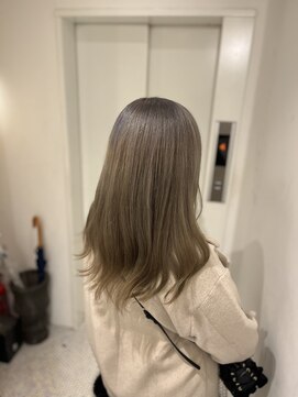 ヘッドルーム ディスティネーション(Head Room Distination) 透明感のあるシルバーグレージュ