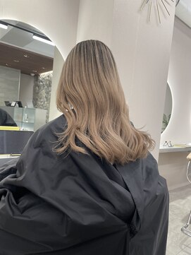 リュストル 町田(LUSTRE) ホワイトベージュバレイヤージュ