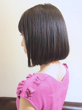 コロ(COLO) 前下がりタンバルモリボブ