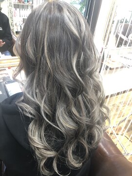 リリー ヘアーアンドビューティー(Lily) ハイライトカラー 2回ブリーチ