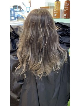 プードゥ(Puo-Du) ベージュバレイヤージュ