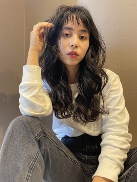 ブラウヘアアンドケア(care) モードカジュアルな黒髪ロングのパーマヘア
