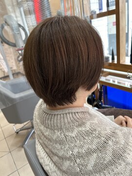 スタジオ アルファプラス 日暮里店(studio α+) ステップボーンカットカットボブショートハイライト白髪ぼかし