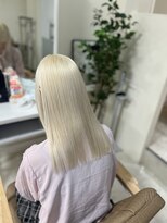 カリーナ(CARINA)&nbsp;ホワイトブロンド/ホワイトカラー