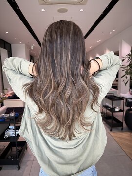 ステア ケース(stair case) ロングレイヤー　ハイライト　ローライト　ココアベージュ