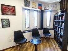 スーパーカットジョージ(SUPER CUT GEORGE)の雰囲気(待合室も充実してます!)