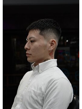 ツークツワンク バーバー 新宿(ZUG2WANG BARBER) アイロンパーマフェード