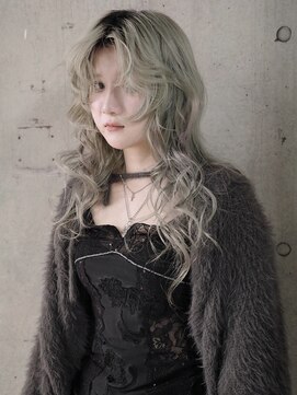 キャロルガーデンズ ボコカ 表参道(Carroll Gardens bococa) 巻き髪、モスグリーン