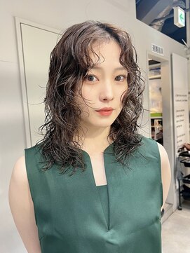 ディーエックス スリー(Dxxxx III) レイヤー ウルフ パーマ TOMOKI