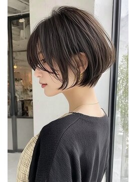 リアン アオヤマ(Liun Aoyama) 丸みショートボブ/白髪ぼかし