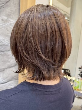 ソワネ 表参道(soigne) 表参道白髪ぼかしハイライトアッシュグレー丸みショートボブ40代