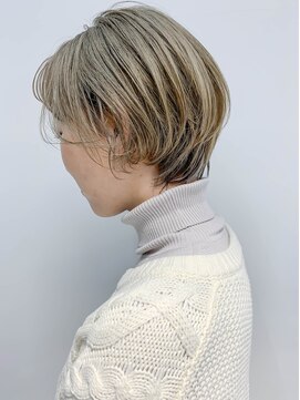 テトヘアー(teto hair) short[ハイトーン、丸みショート、グレージュ]