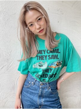 エイミー(Aimee) Aimee町田プラチナブロンド×外ハネワンカール