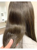 ロイ(ROY)&nbsp;オリーブカラーで透明感を