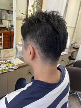 コアフィールフィス(COIFFURE fils) 《見附　今町》メンズ　刈り上げ　アップバング