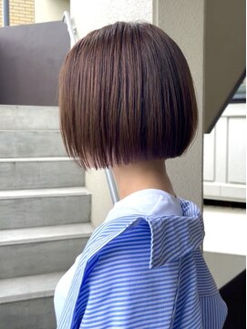 ロエ(loe) 首長効果！パッツンボブでこなれ感！