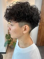 ウェイビーエフティフィフス 横浜西口(WAVEY ft.fifth) スペインカールラルフカールフェードカットメンズ外国人風パーマ