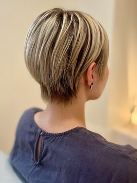 ザビー(THE B) 本八幡×ケアブリーチ×白髪ぼかし×ショート