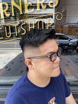 フォーコーナーズ(Four Corners) サイドパート/スキンフェード