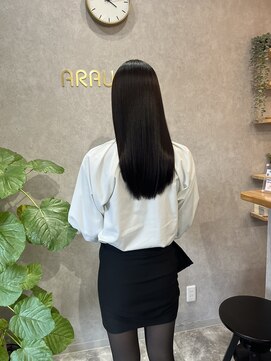 アロウ(ARAW) 透明感あるブラックシルバーカラーで美艶髪
