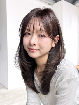 グレージュロング韓国ヘア顔周りレイヤー_F41126