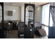 静かで落ち着いた、心から癒されるシャンプー空間です[藤沢]