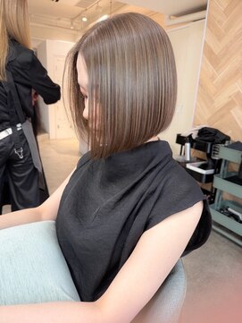 コノカ 北浜(KONOKA) ミニボブレイヤー/白髪ぼかし/ハイライト/北浜/30代40代50代