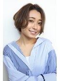 ベージュカラーのボブショートスタイル