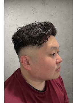 ワンワンオー バーバーショップ 長浜店(@110 BARBER SHOP) 強めパーマ×スキンフェードで創る、無骨な洗練