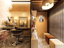 カバーヘア 上尾西口店(COVER HAIR)の雰囲気（開放的な窓から光が差し込む明るく清潔感のある店内[上尾]）