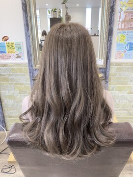 スピニングヘアティアナ(spinning hair Tiana.) 外国人風グレージュ/透明感／ダブルカラー