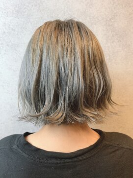 ヘアサロンM 新宿 シルバーカラーボブ