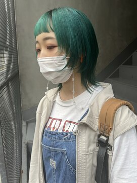 ビビト(bibito) bibitoグリーンカラー ショートウルフ ブリーチ ダブルカラー