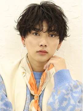 オーシャントーキョー サニー 原宿(OCEAN TOKYO Sunny) ツーブロックスパイラル人気流行モテるセンターパート