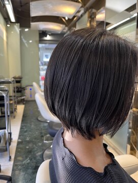 モア 下通店(MORE) ミディアムボブ