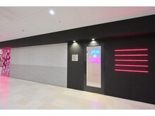 MEGAドン・キホーテの５階目印はこのネオン♪おしゃれな洗練された入り口♪ご予約お待ちしてます♪成増