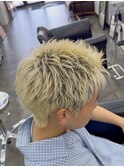 金髪スパイキーショート