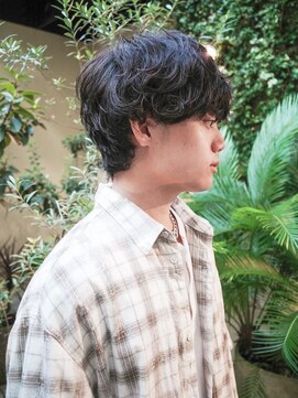 MAKE'S men's 表参道/原宿/メンズカット/メンズパーマ【メイクス メンズ 】 センターパートニュアンスパーマワンカールパーマツーブロック