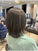 オリーブグレージュ