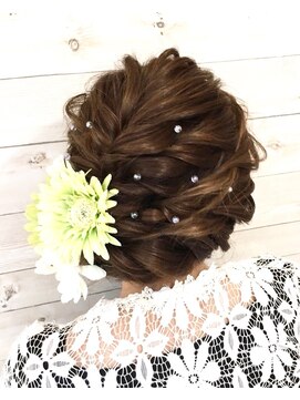 ヘアメイク エンカレッジ(HAIR MAKE encourage) ルーズアップお花パールピン飾り